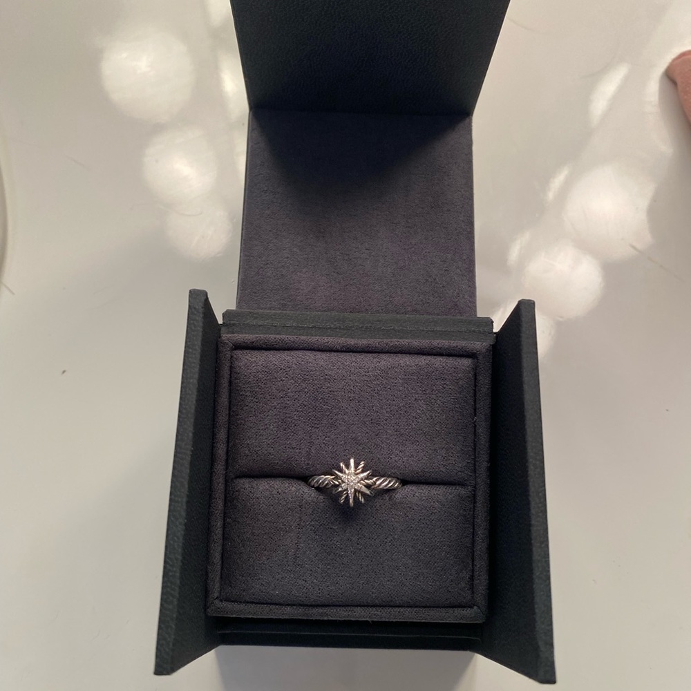 Like new authentic size 5.5 David Yurman Starburst ring